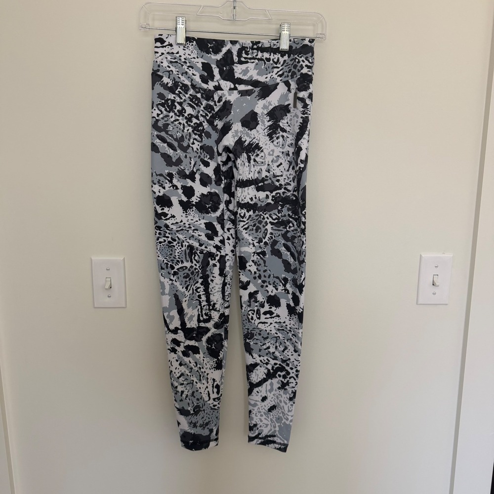 Physiq Apparel Women Gray Black Animal Print Scrunch Bum Leggings Size Small